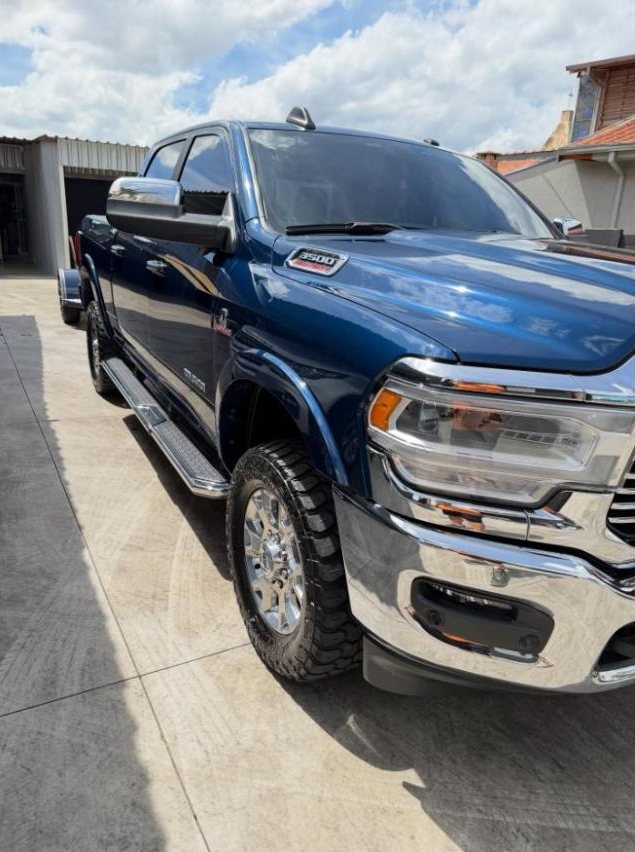 Ram 3500 azul
